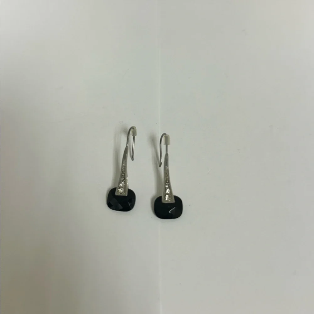 Elegant Silver and Black Drop Earrings‎